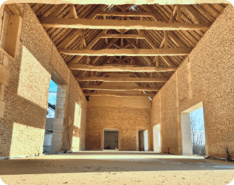 Notre histoire intérieur grange b-min Talus Domaine Le MEsnil, salle de réception Argences