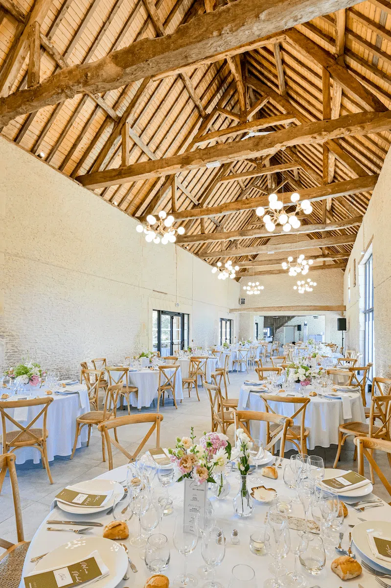 Mariage au Domaine Le Mesnil – salle toit cathédrale – Normandie